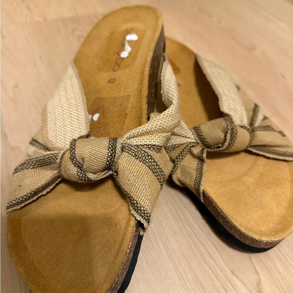 Shekudo Bahia Knot Slide Sandals - Picture 2 of 3